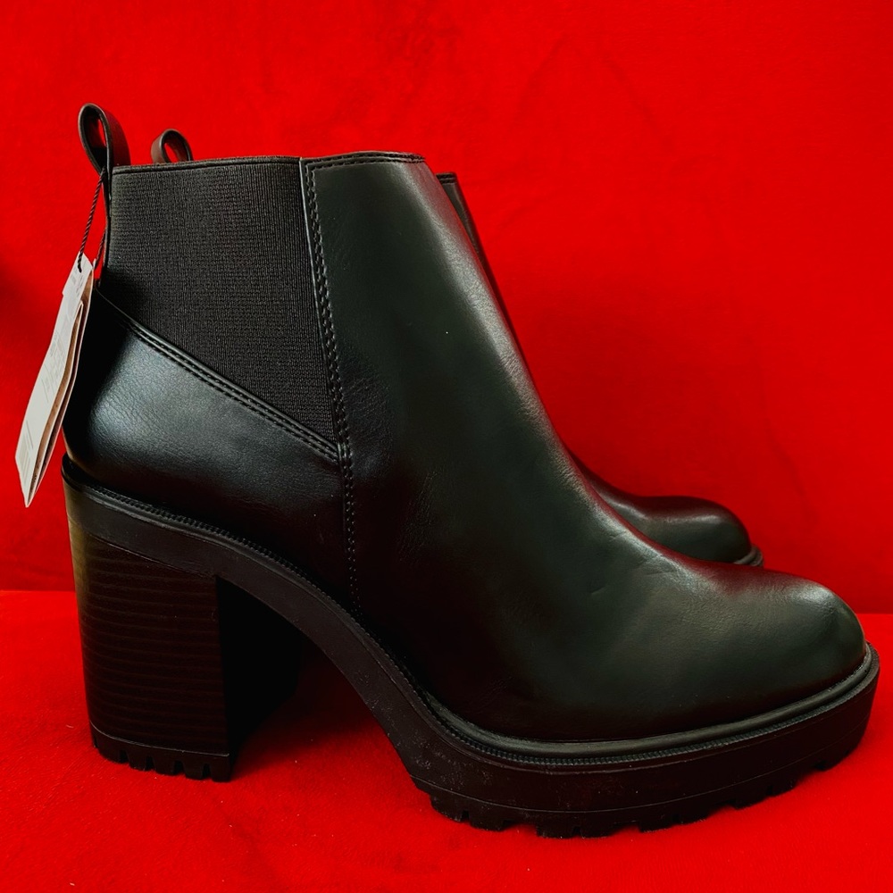 Beautiful Mango boots size 9.